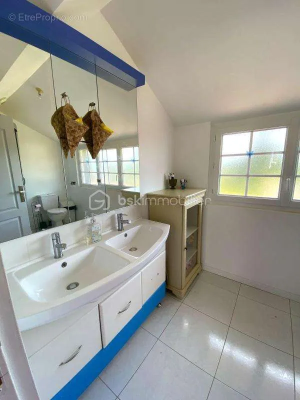 Bathrooms - Charming Farmhouse in Normandy, Eure