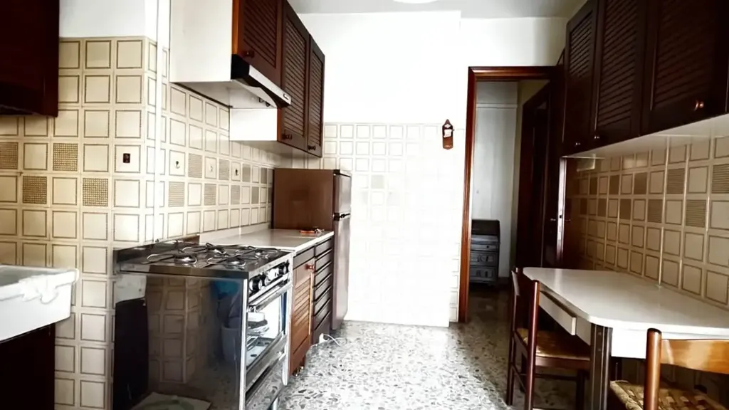Cuisine - Apartment with Balcony in Mantova