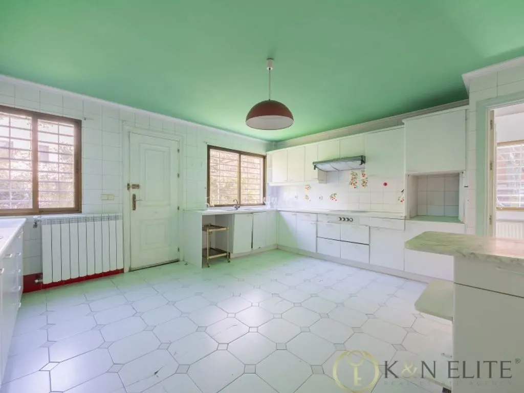 Cucina - Luxury Villa with Pool in Madrid