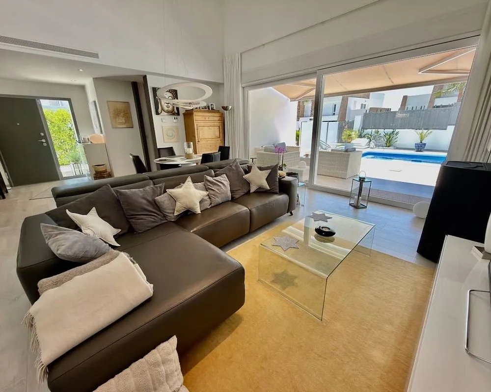 Elutuba - 3-Bedroom House with Pool in Algorfa