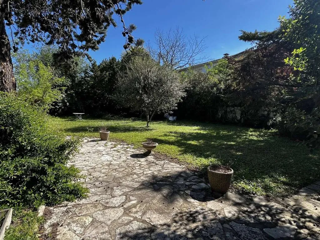 Garden - Buildable Plot in Central Cugnaux