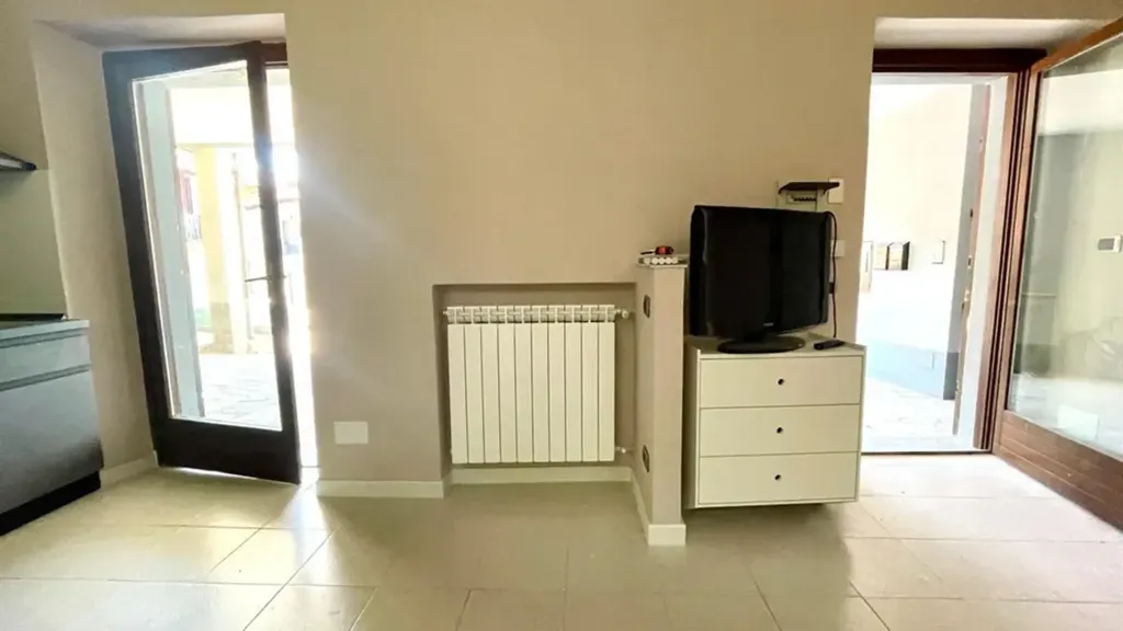 Esik - Monolocale with Open Plan in Gallarate