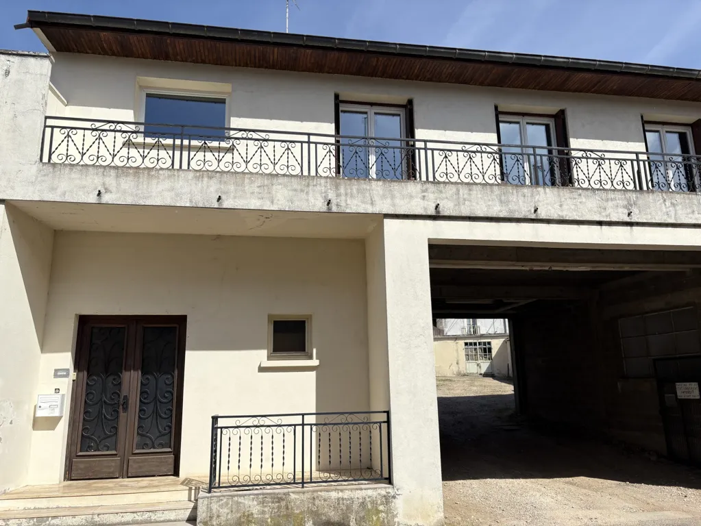 Extérieur - Maison de Ville avec Balcon à Tournus