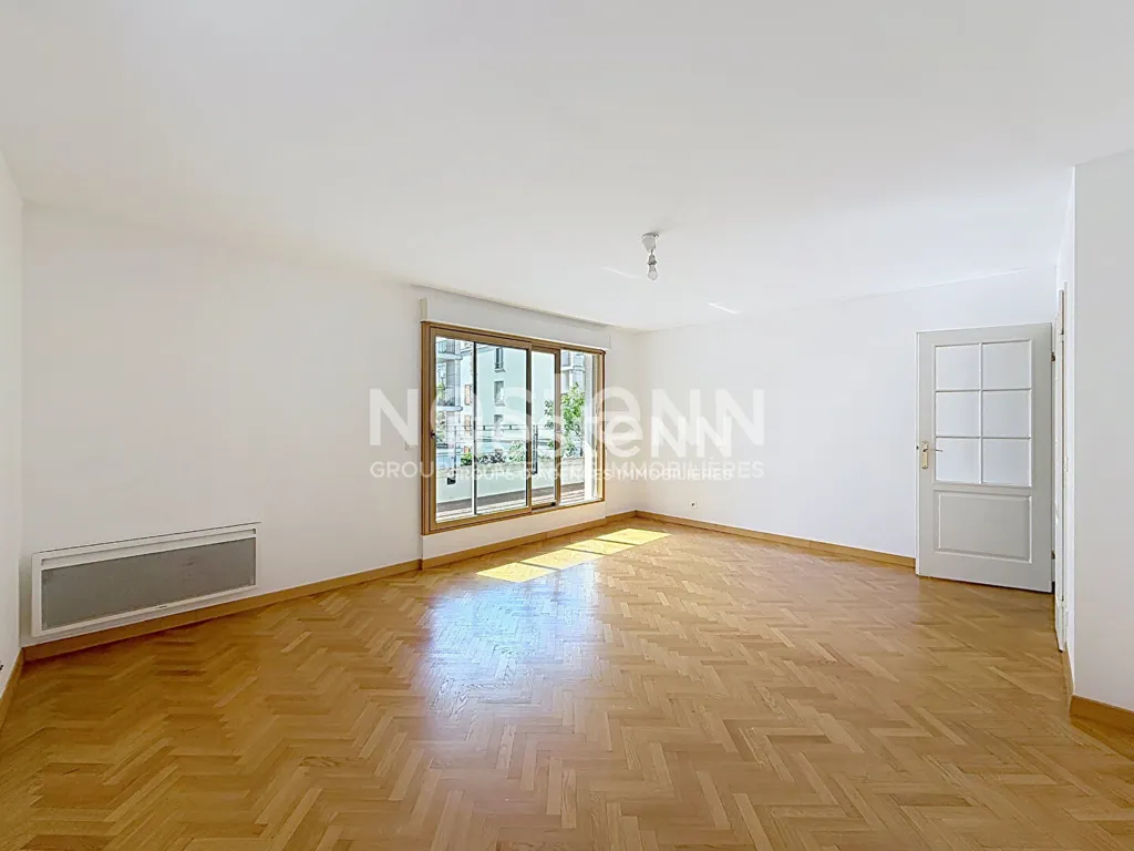 Séjour - Appartement 3 Pièces avec Balcon à Saint-Cyr-l'École