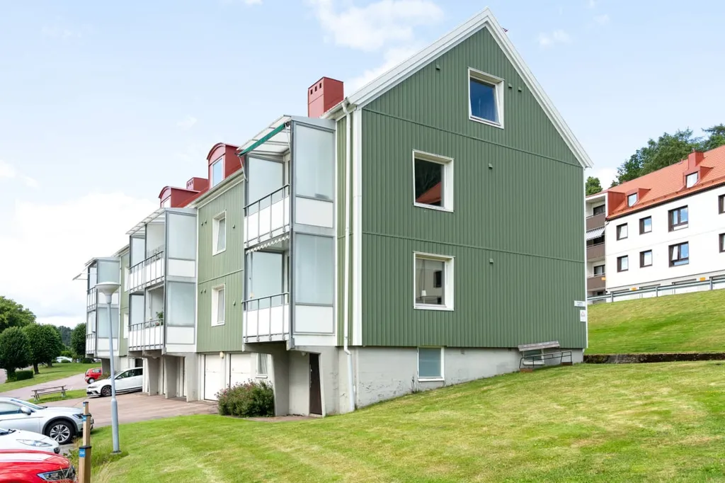 Extérieur - Spacious 2-Room Flat with Balcony in Sunny Location