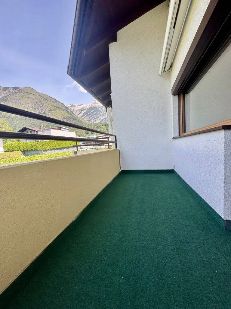 Balcon - 3-Bedroom Apartment with Balcony in Absam