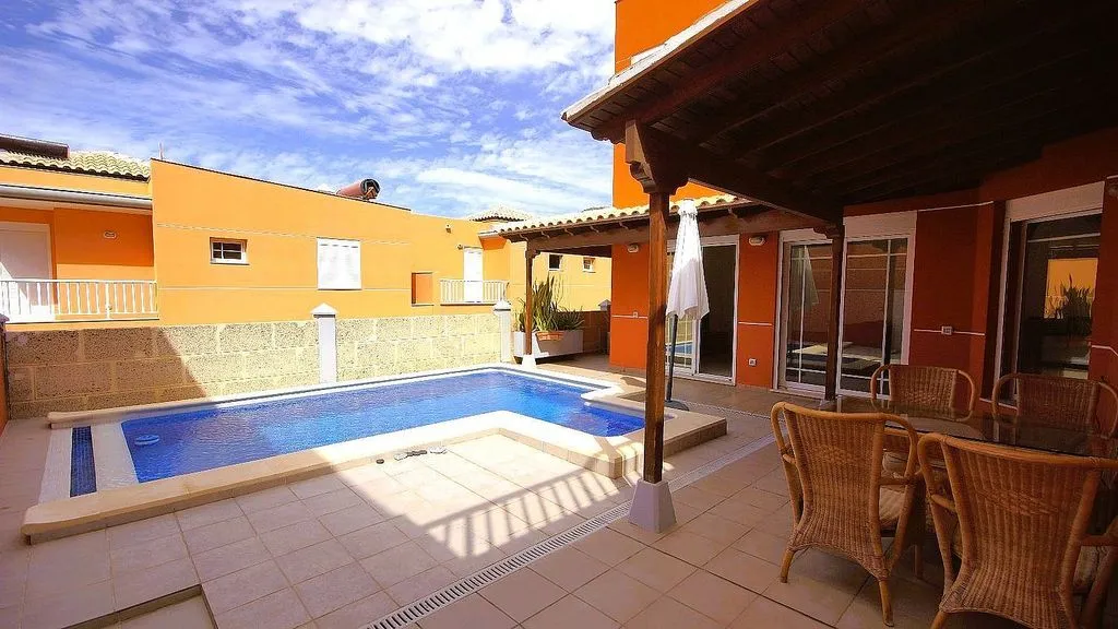 Bassein - Renovated Villa with Pool on Avenida San Francisco