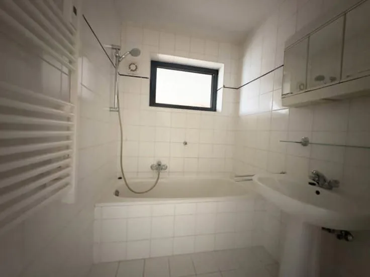 Bathrooms - 1-Bed Flat with Terrace near Station
