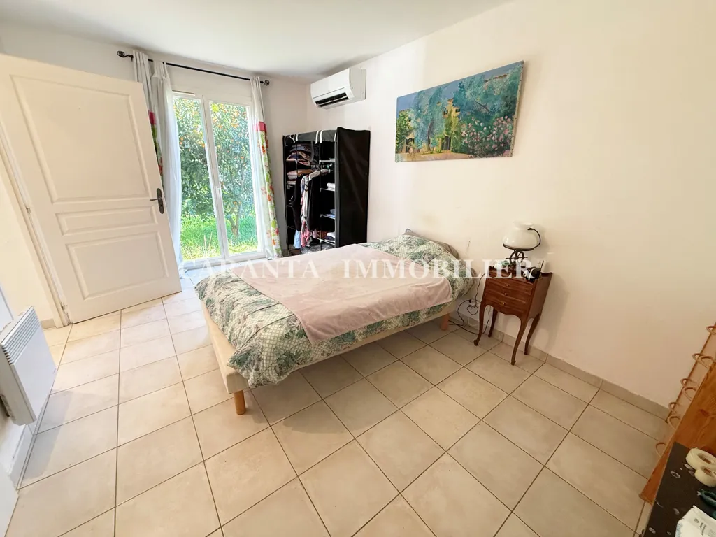 Chambres - Villa Récemment Construite avec Jardin à Sainte-Maxime