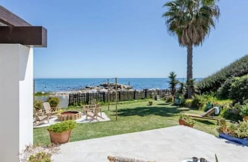 Terrasse - Seaside Villa with Private Beach in Estepona