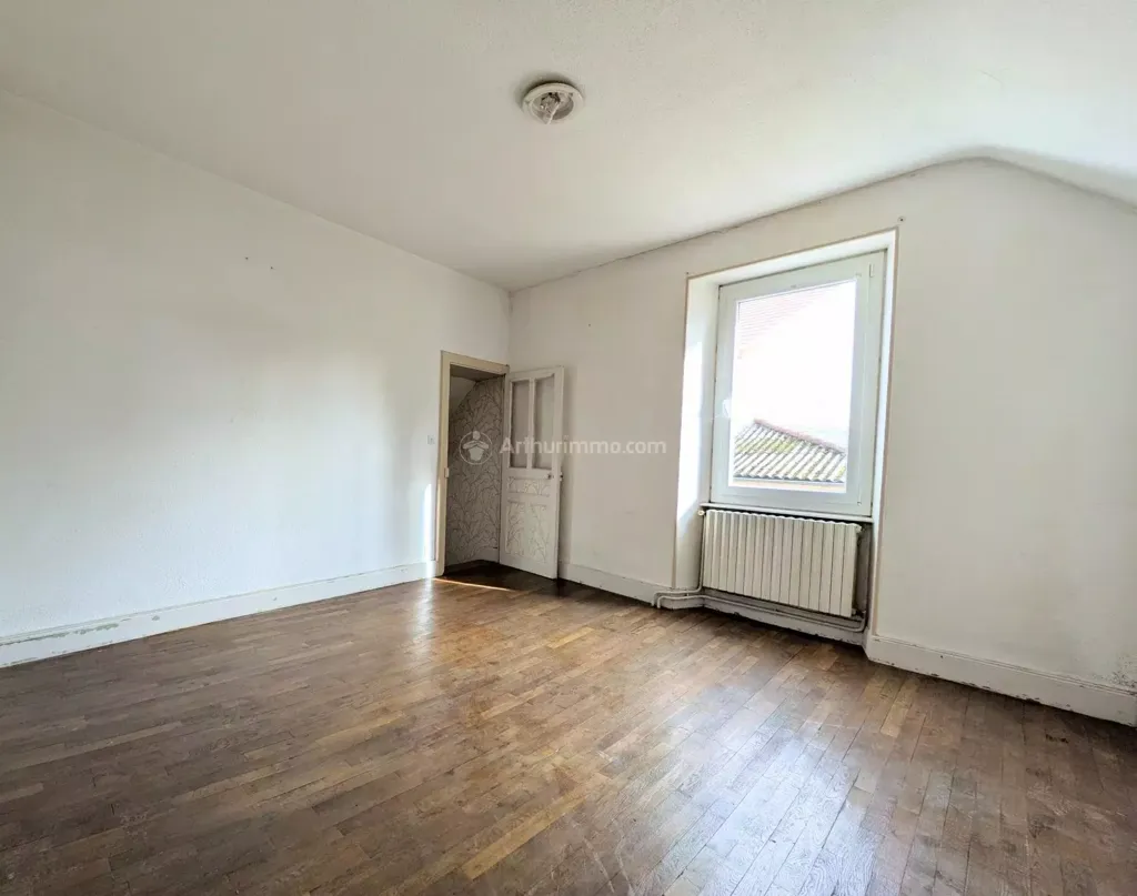 Toad - Townhouse with Renovation Potential in Neufchâteau