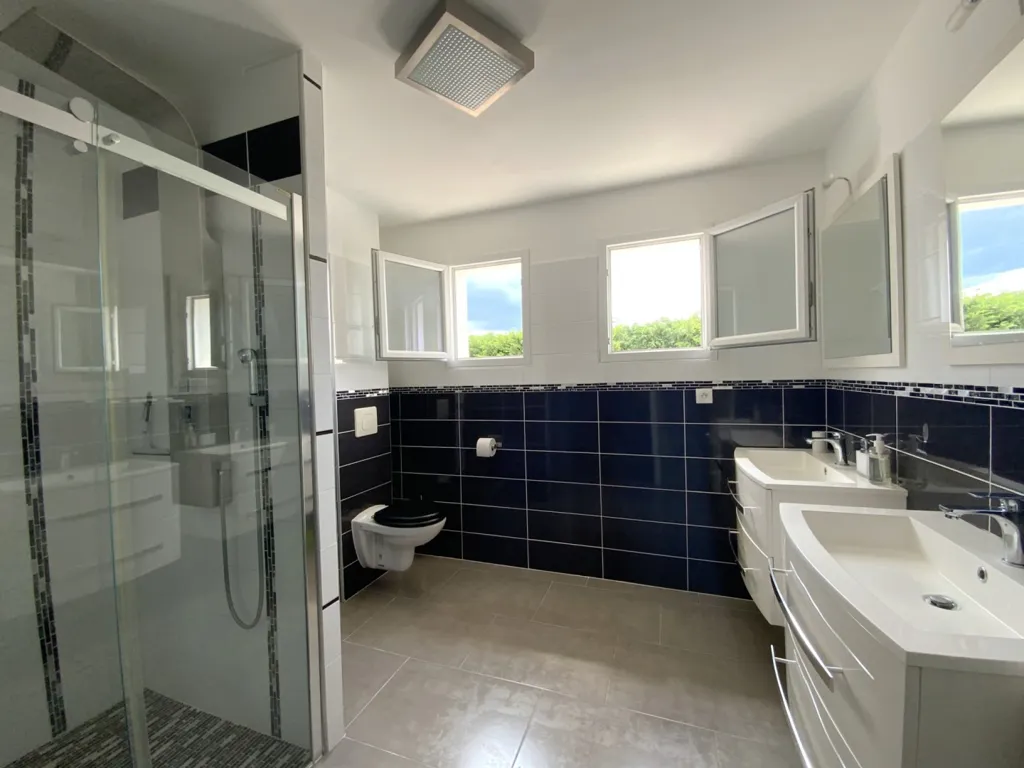 Bathrooms - Luxury Villa with Pool near Uzès