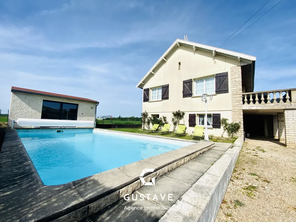 Piscine - Maison avec Piscine à Rouvres en Plaine