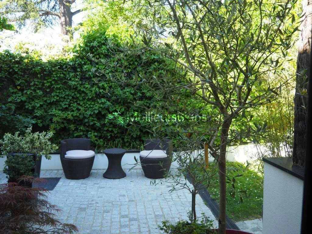 Aed - Architect-Designed Home with Garden in Saint-Cloud