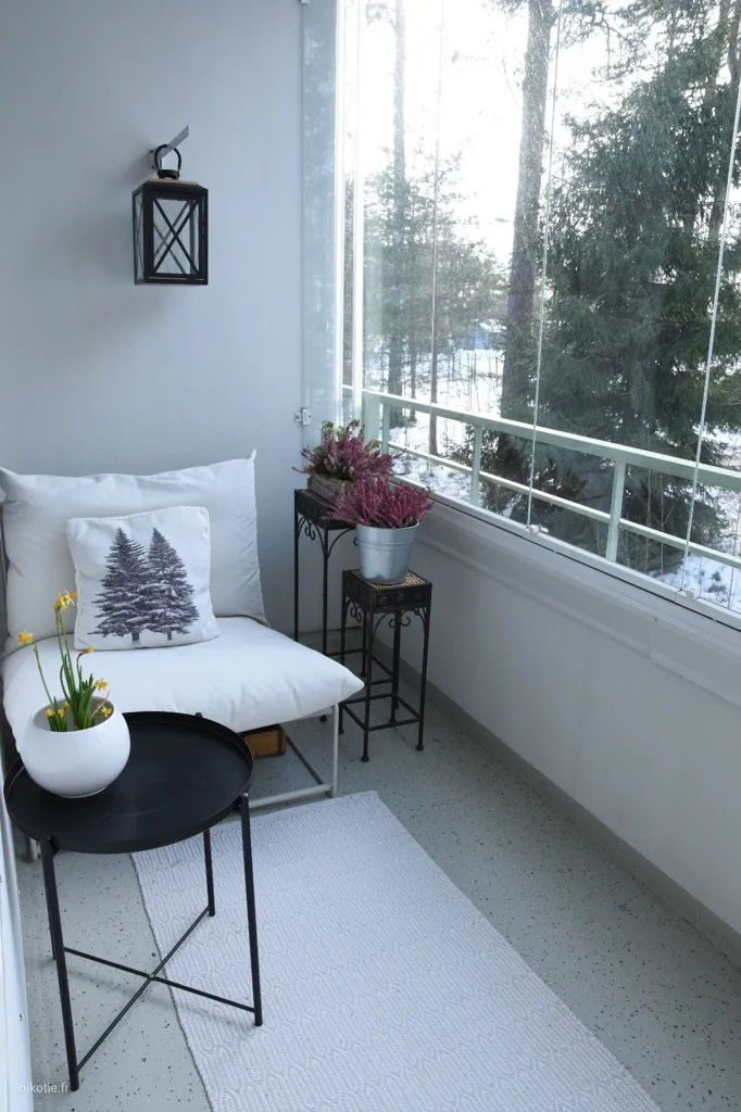 Balcon - Bright Apartment with Glazed Balcony in Espoo