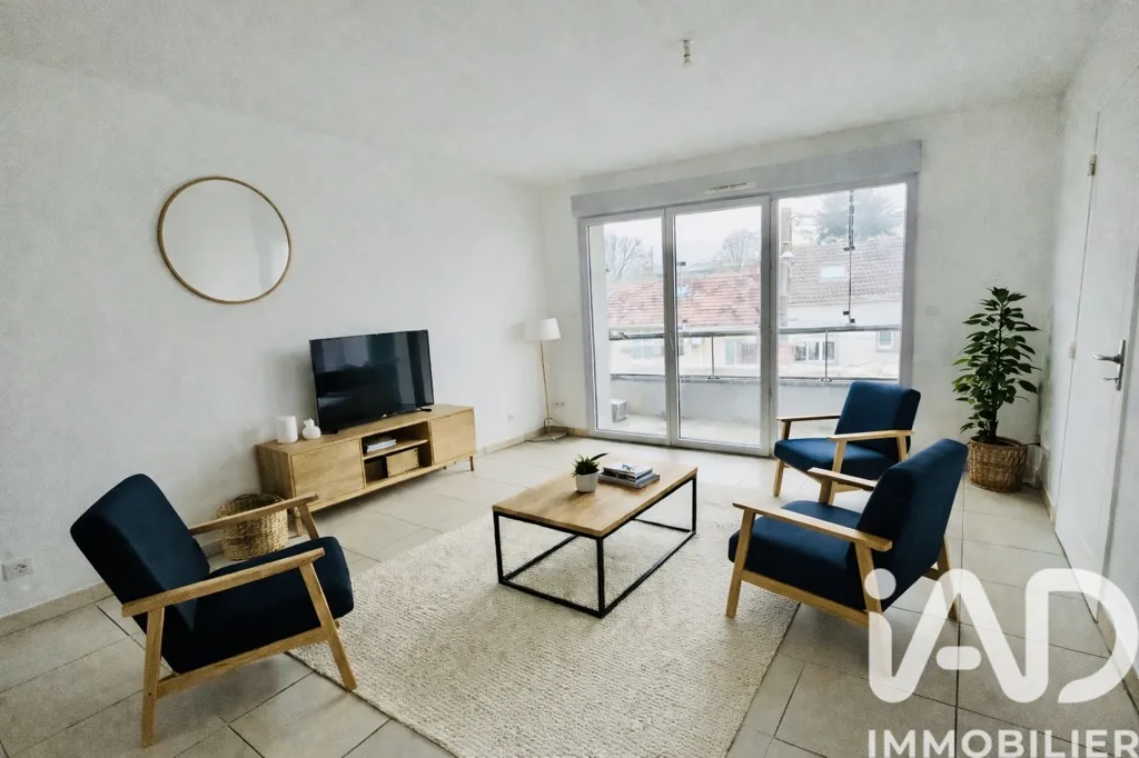 Séjour - Appartement T2 avec Loggia et Parking à Chartres
