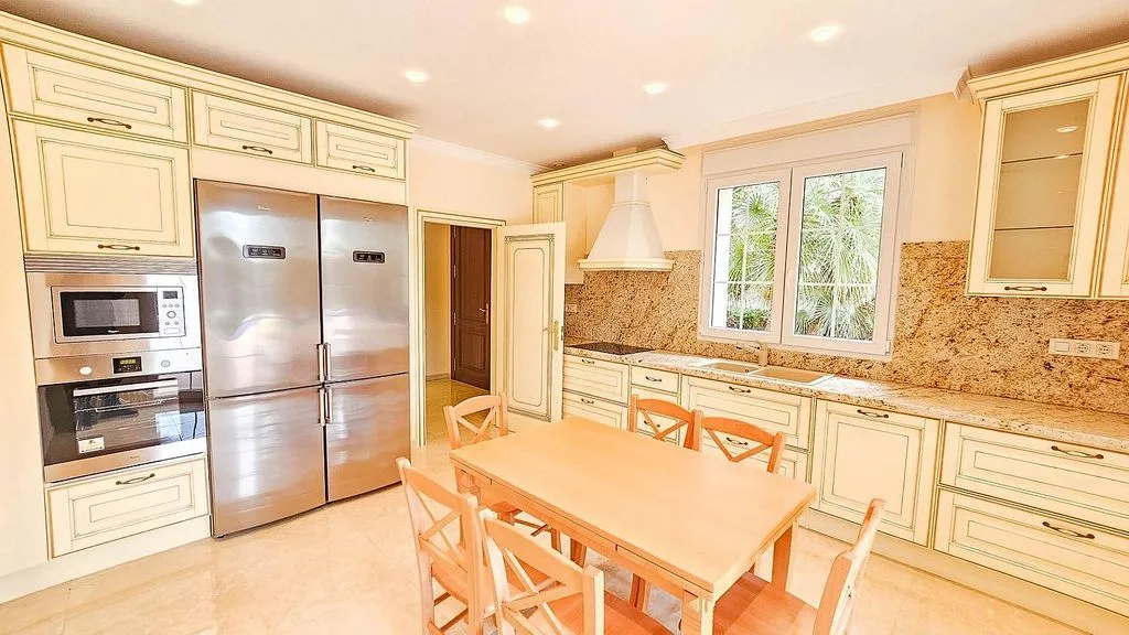 Cuisine - Luxury Villa with Pool in Cabo Roig