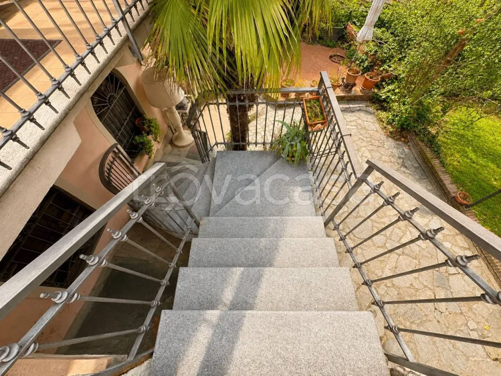 Toad - Bifamiliare Villa with Panoramic Terraces in Vezza d'Alba