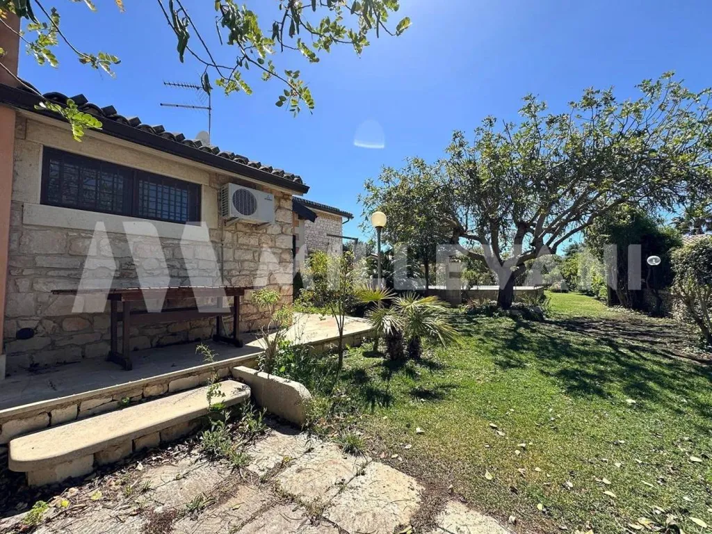 Aed - Elegant Villa with Pool in Modica