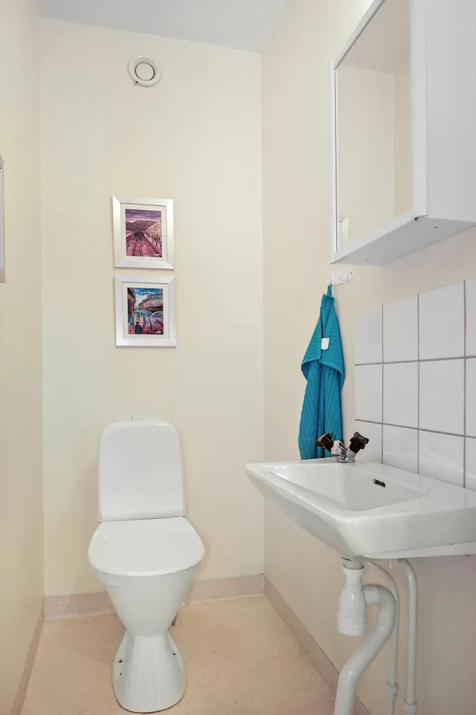 Salles de bain - 3-Room Apartment with Balcony in Åmål
