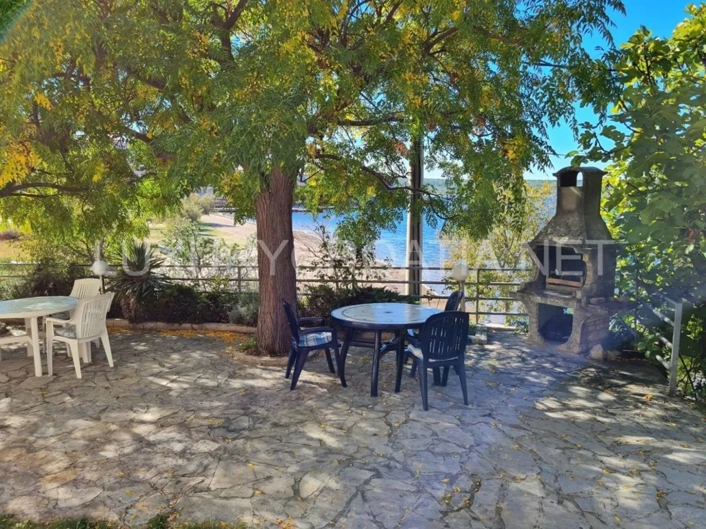 Terrasse - Seafront House with Terrace in Posedarje