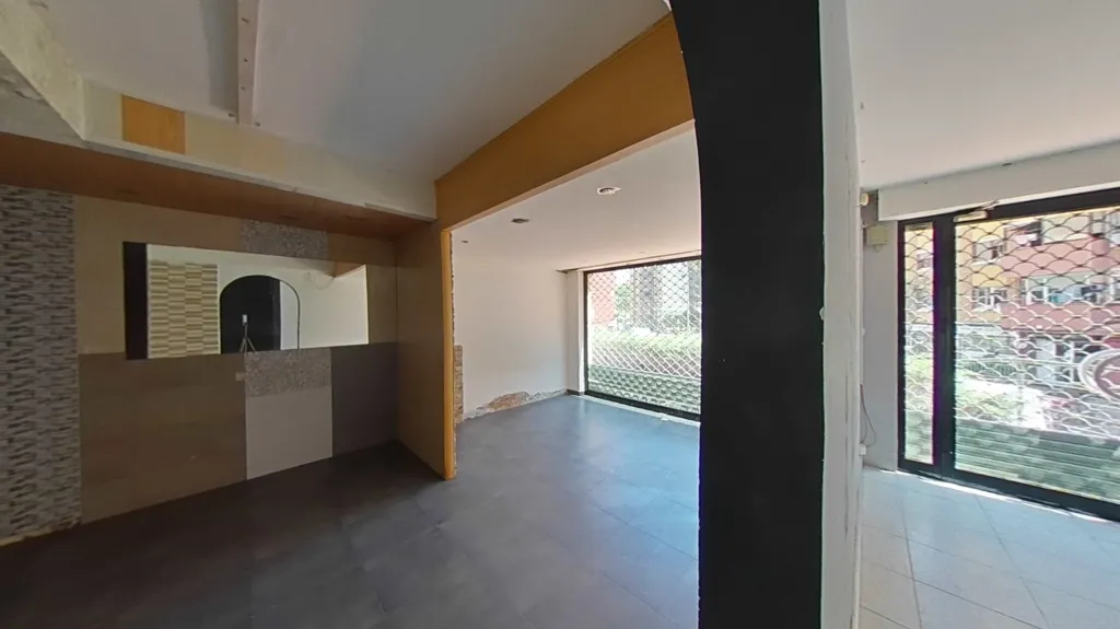 Rooms - Commercial Space in Badalona, Barcelona