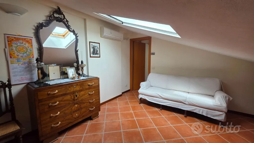 Pièces - Spacious Two-Level Apartment in San Polo d'Enza