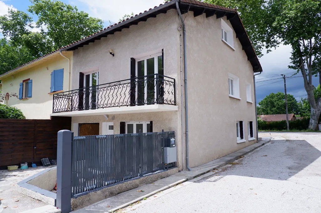 Välivaade - Renovated House with Courtyard in St Sulpice