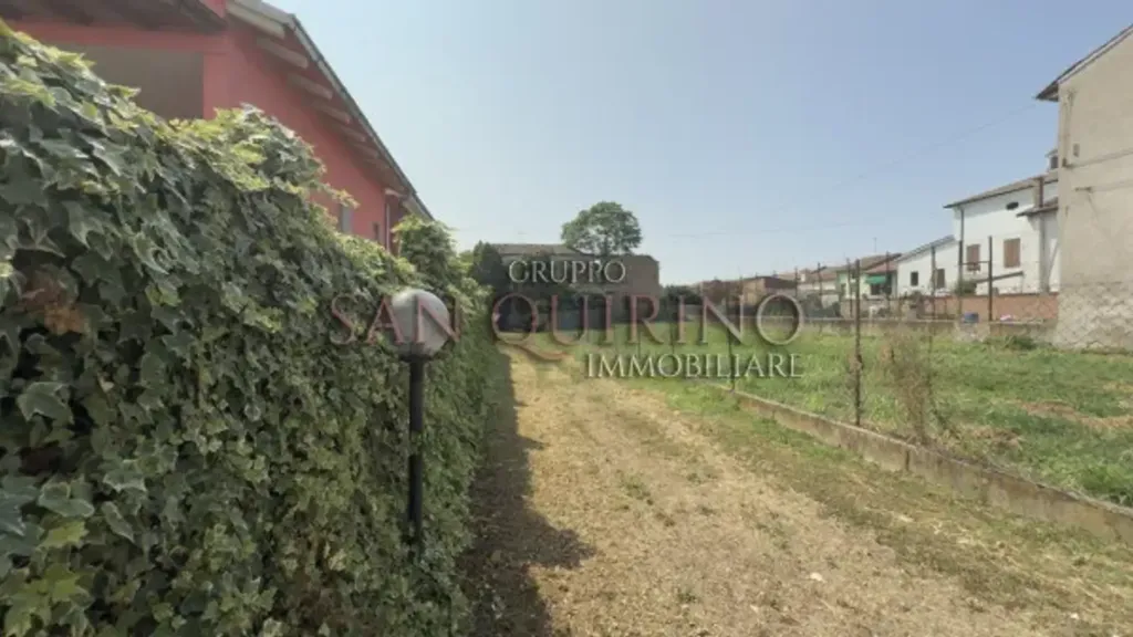 Giardino - Villa da ristrutturare con giardino a Pomponesco