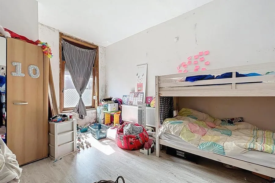 Chambres - Maison à Rénover à Gilly avec Garage