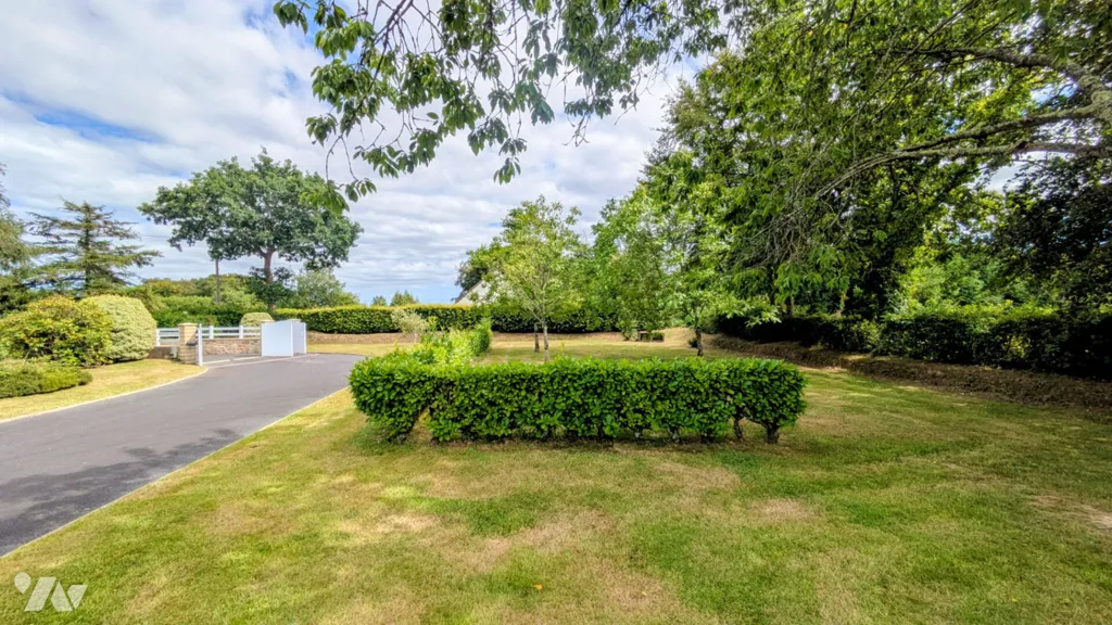 Jardin - Maison avec Garage et Terrain Constructible à Brix