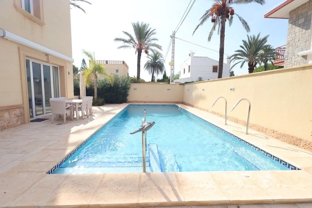 Piscine - Modern Chalet with Private Pool in Cabo Roig