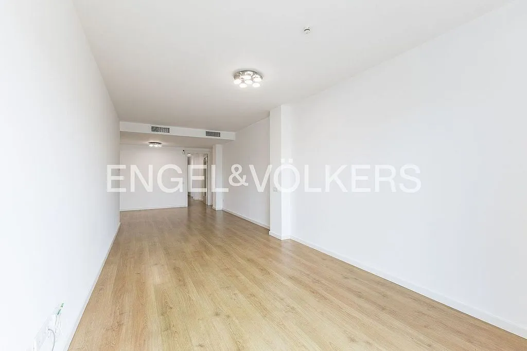 Esik - Duplex Attic with Terraces in Cornellà