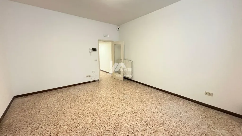 Pièces - Office Space in Central Brescia