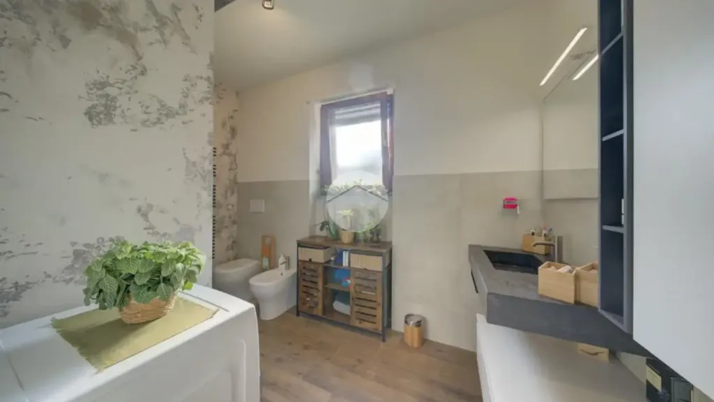 Salles de bain - Ground Floor Apartment with Private Garden in Pianezza
