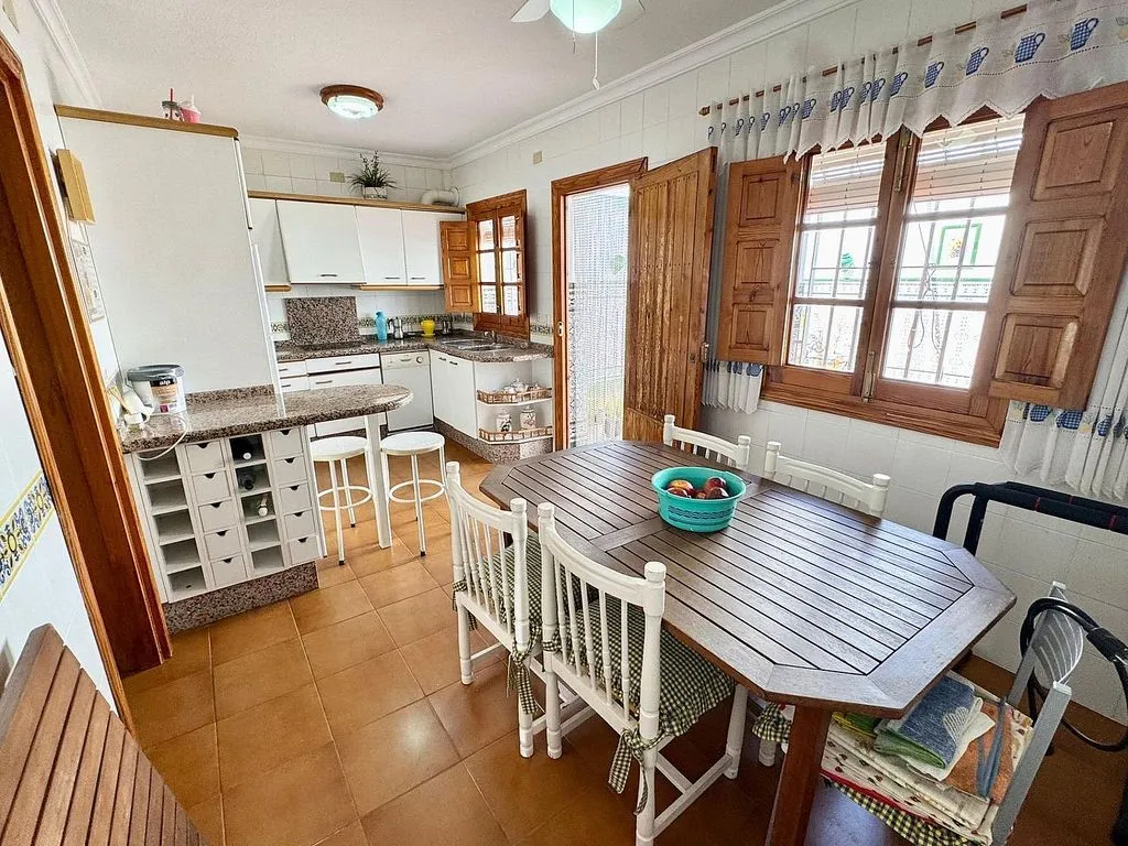 Söögituba - Semi-detached House with Balcony in Punta Umbría
