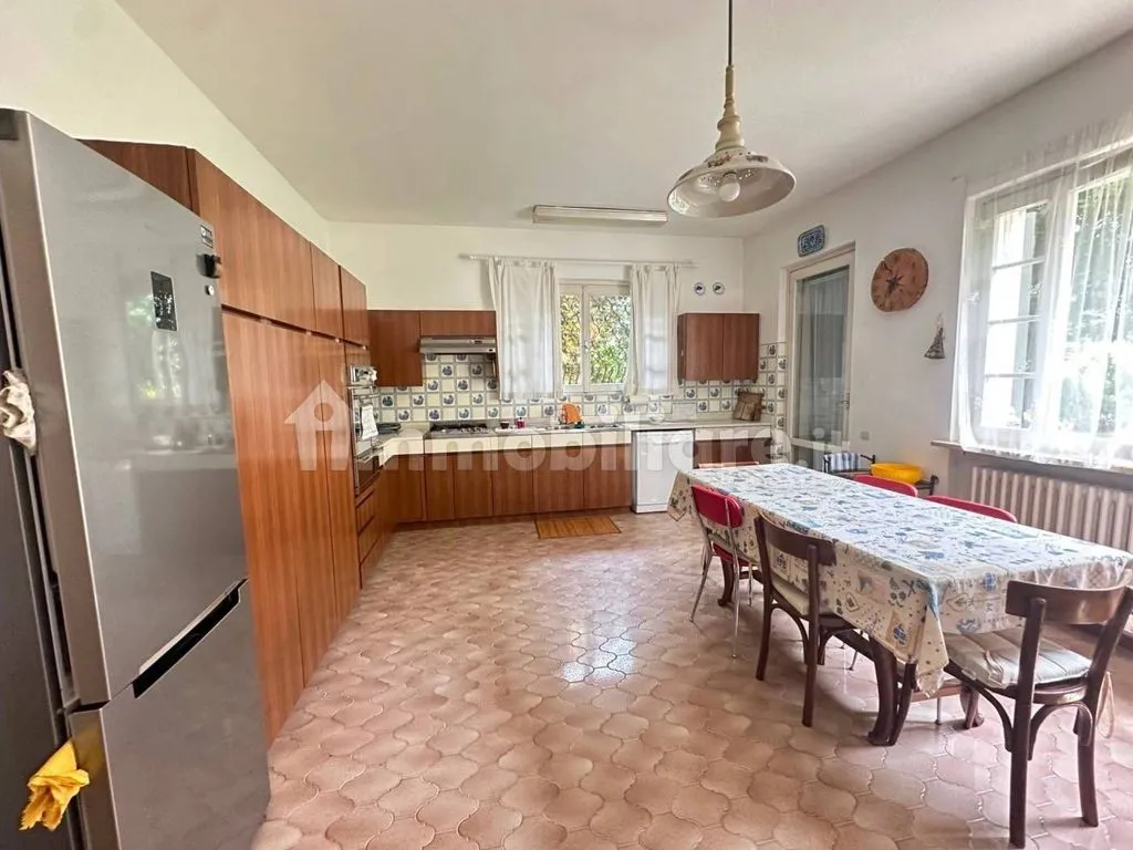 Cuisine - Luxury Villa with Private Garden in Mozzo