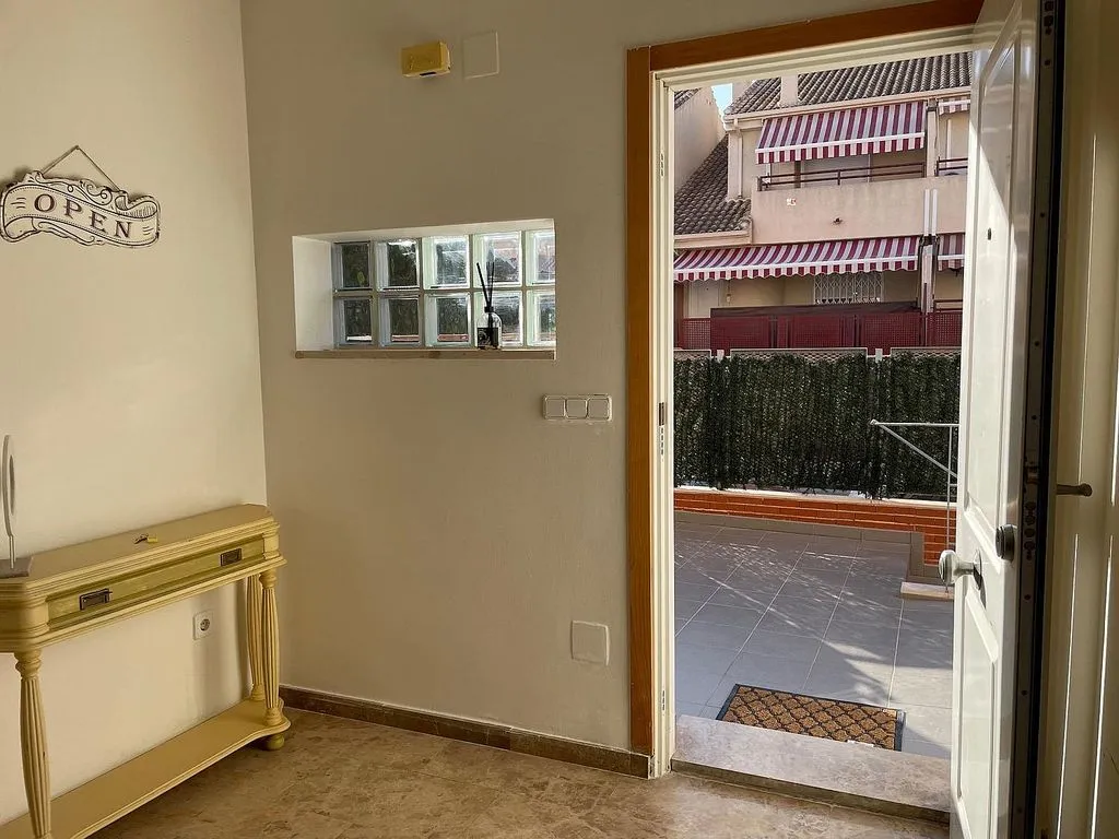 Esik - Student Duplex with Terrace in Guadalupe