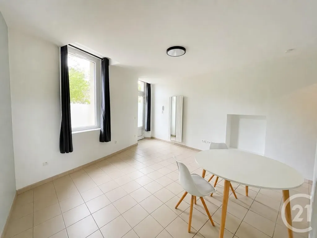 Salle à manger - Appartement Meublé en Centre Ville à Épernon