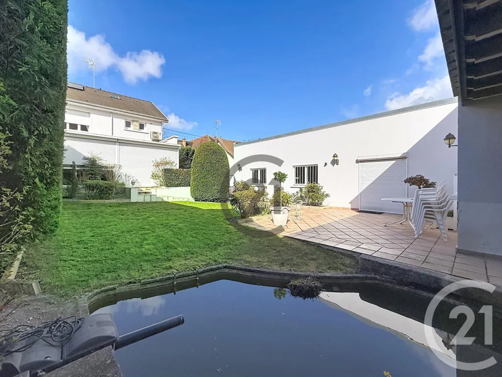 Jardin - Maison avec Deux Bâtiments à Sainte-Savine