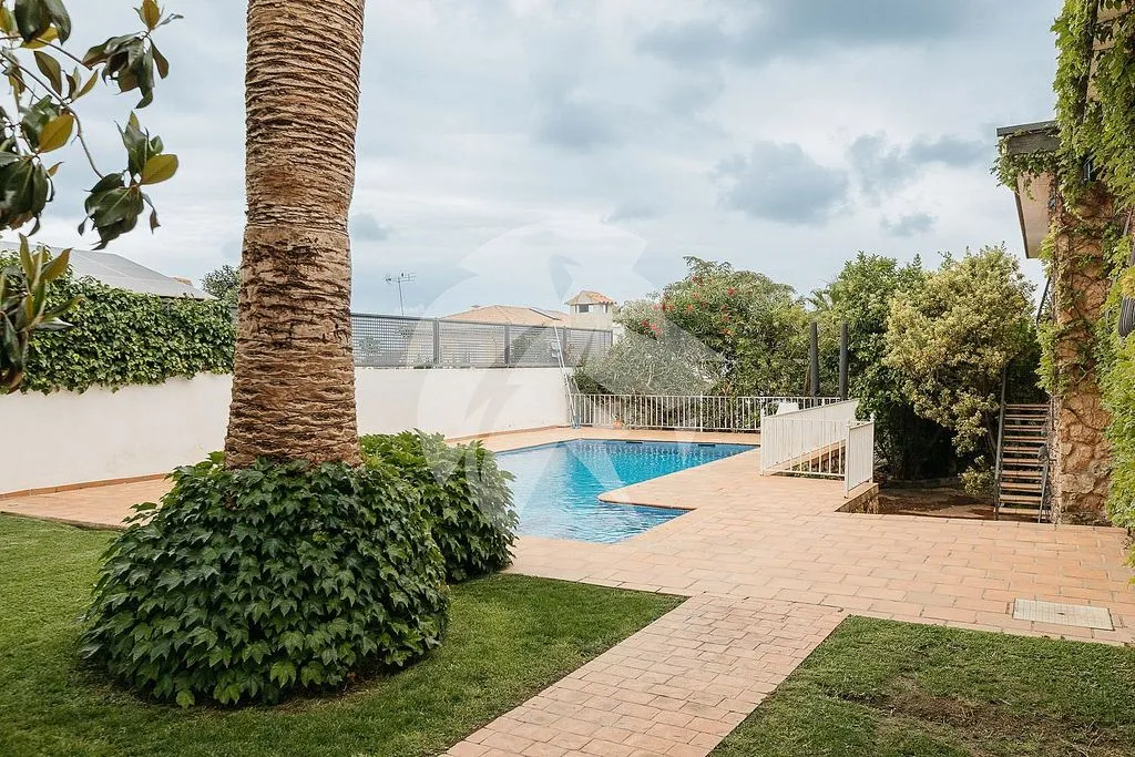 Bassein - Chalet with Pool and Terrace in Montepilar