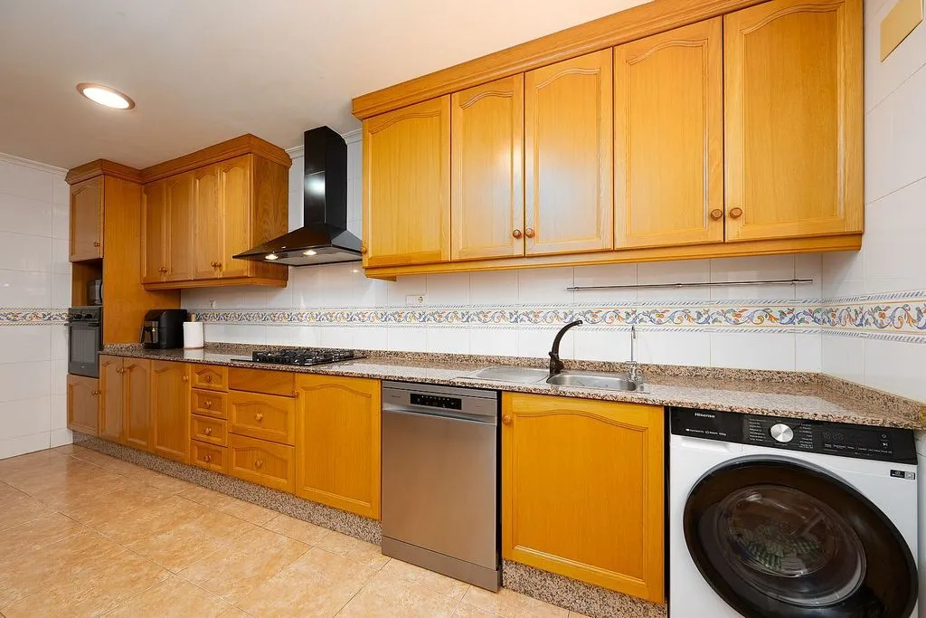 Cuisine - Terraced House with Balcony in Tibi