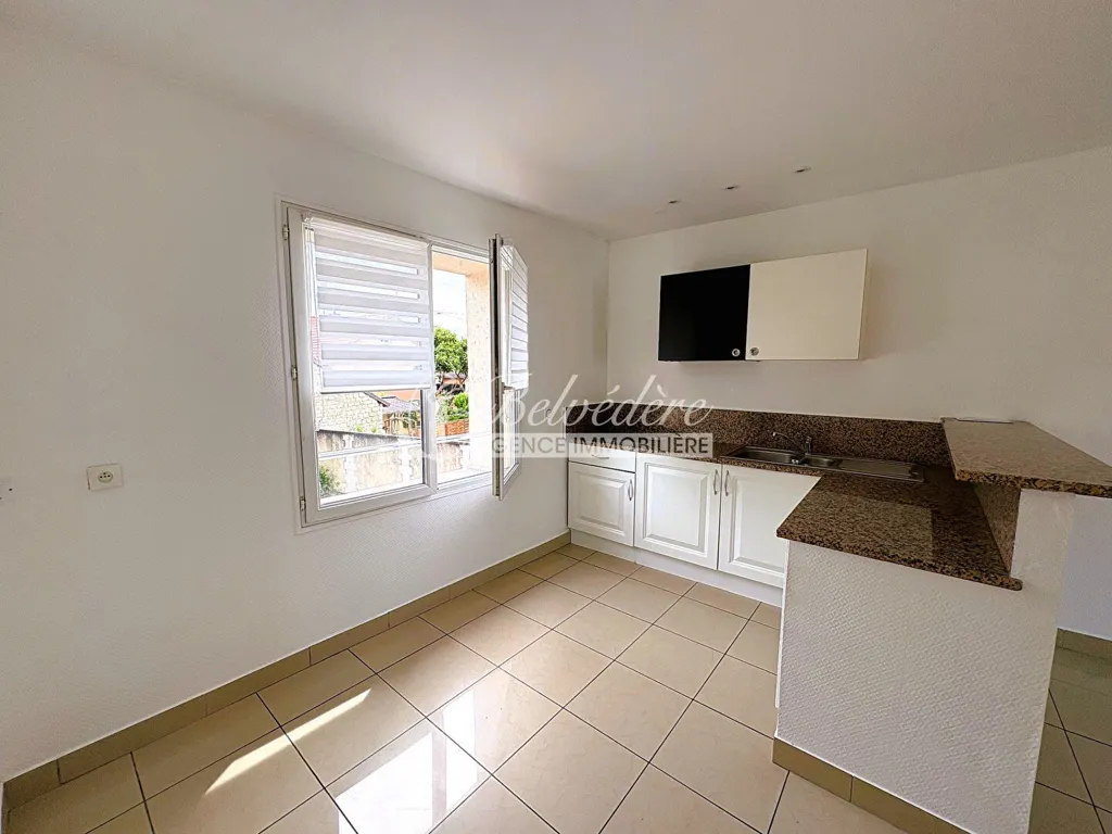 Köök - 2-Bedroom Flat with Private Parking in Mery-sur-Oise