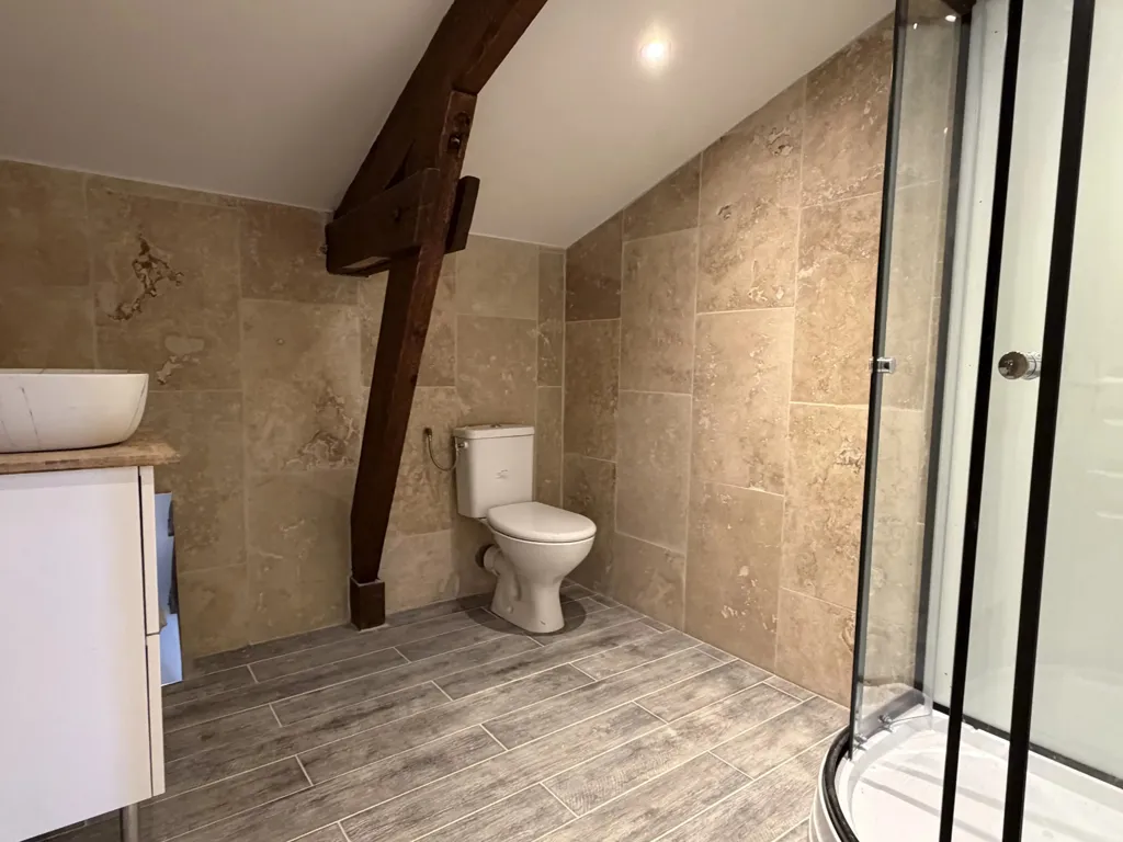 Salles de bain - Maison Rénovée avec Permis Piscine à Monpazier