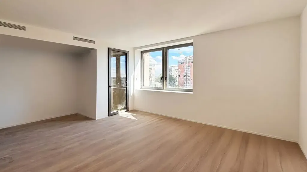 Pièces - Rustic-Style Flat with Balcony in Milan