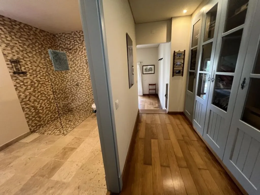 Vannitoad - Luxury Farmhouse with Traditional Architecture in Advagar