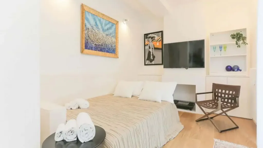 Magamistoad - Modern Studio with Balcony in Milan