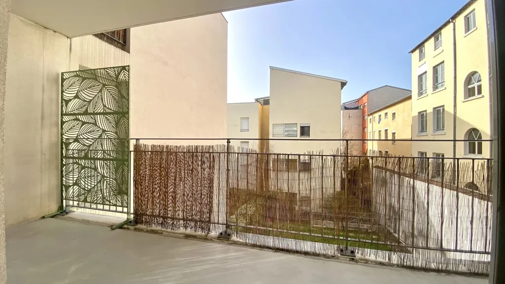 Balcony - Type 3 Flat with Balcony in Lyon 9ème