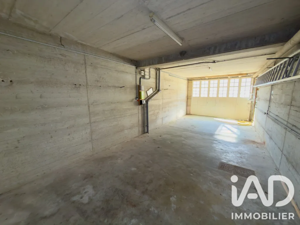 Garage - Maison de Caractère avec Jardin à Oger