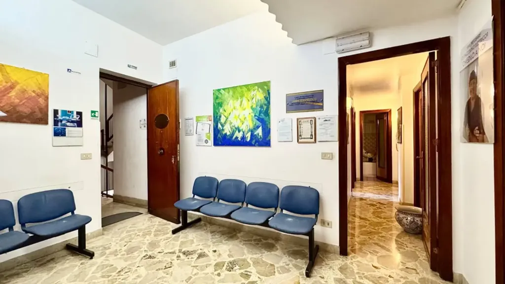 Esik - Apartment with Balcony in Central Palermo